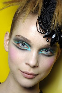 christian-lacroix-fall-2008-haute-couture-graphic-eyeliner-makeup
